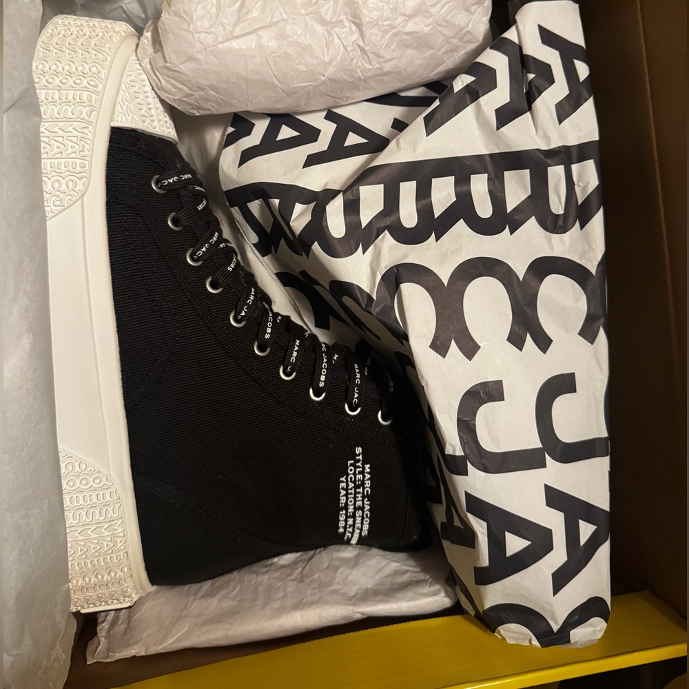 MARC JACOBS BLK/WHITE HIGH TOPS